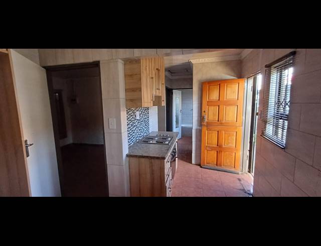 2 BEDROOM HOUSE FOR SALE IN BEVERLEY HILLS